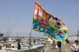 舞阪港周辺の浜名湖は、黒鯛、キビレ、セイゴ、カレイ、コチ、カワハギなどの釣り場としても知られ、ノリの養殖も盛んです。今切口より戻る漁船に翻る大漁旗は、シラスの水揚げで有名な、資源豊かな漁港の証です。